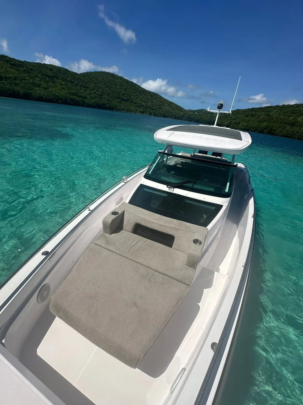 Axopar 38 - Bow Sundeck