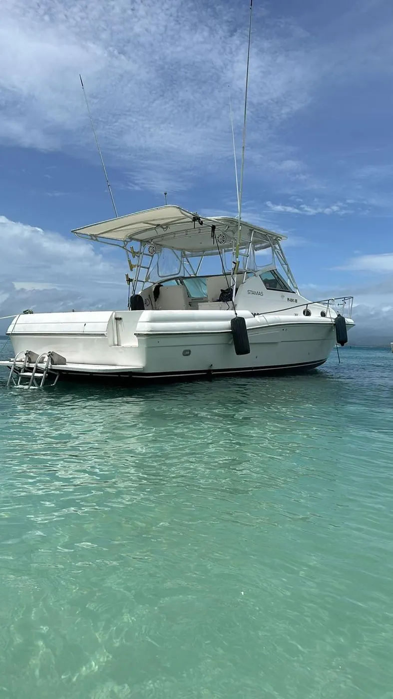 Stamas 42 port side at anchor in turquoise water